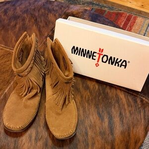 Minnetonka Brown Suede Fringe Ankle Boots